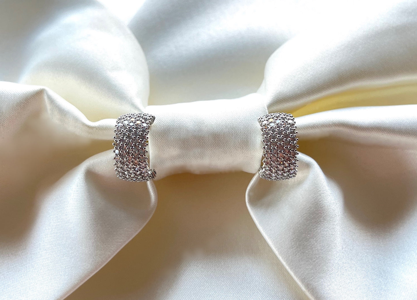 Cercei argintii Noemi decorati cu cristale Cubic Zirconia Coollars
