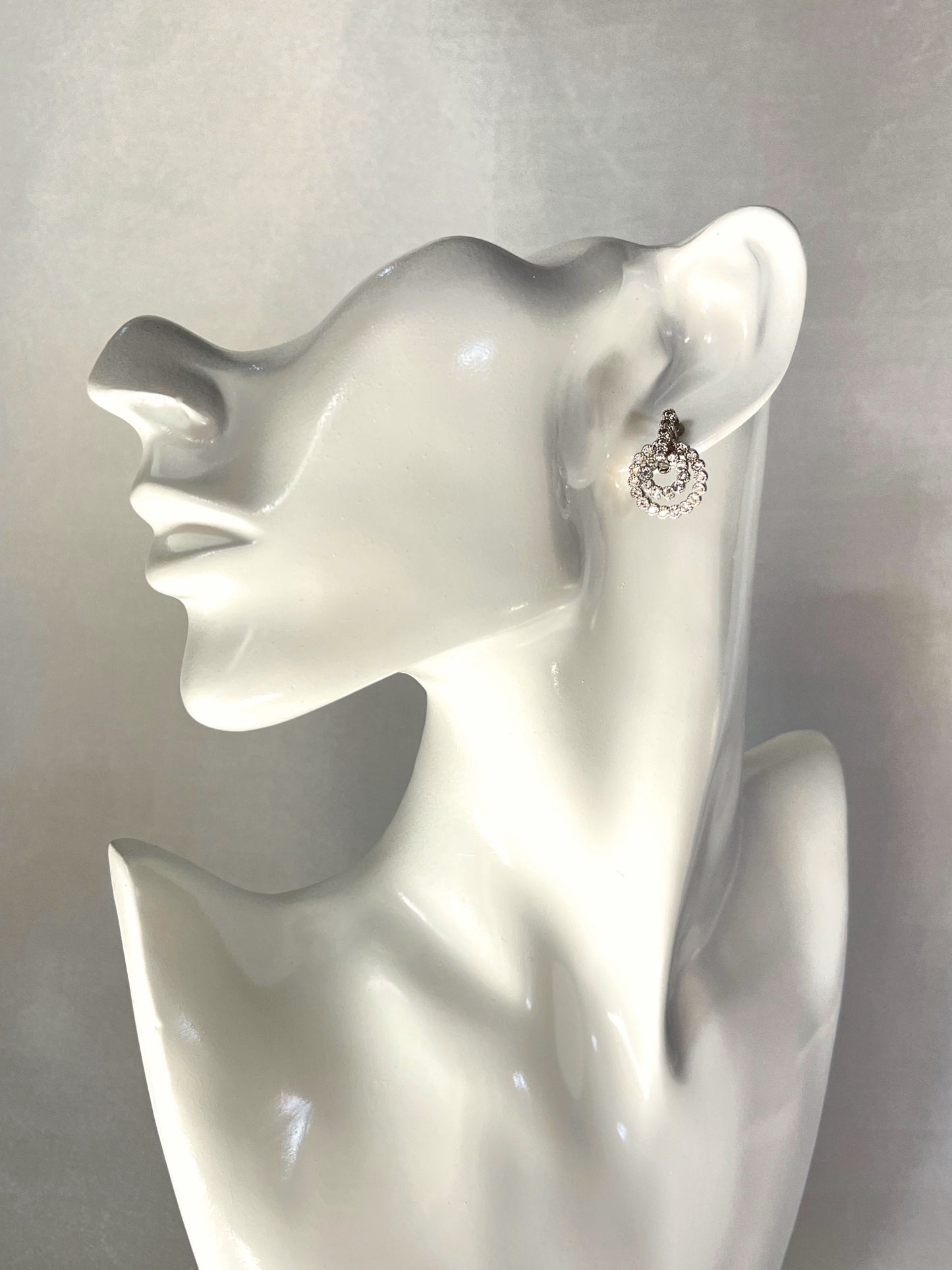 Cercei argintii Aida cu doua cercuri decorate cu cristale Cubic Zirconia Ocazie Coollars nunta botez party petrecere office birou femeie dama
