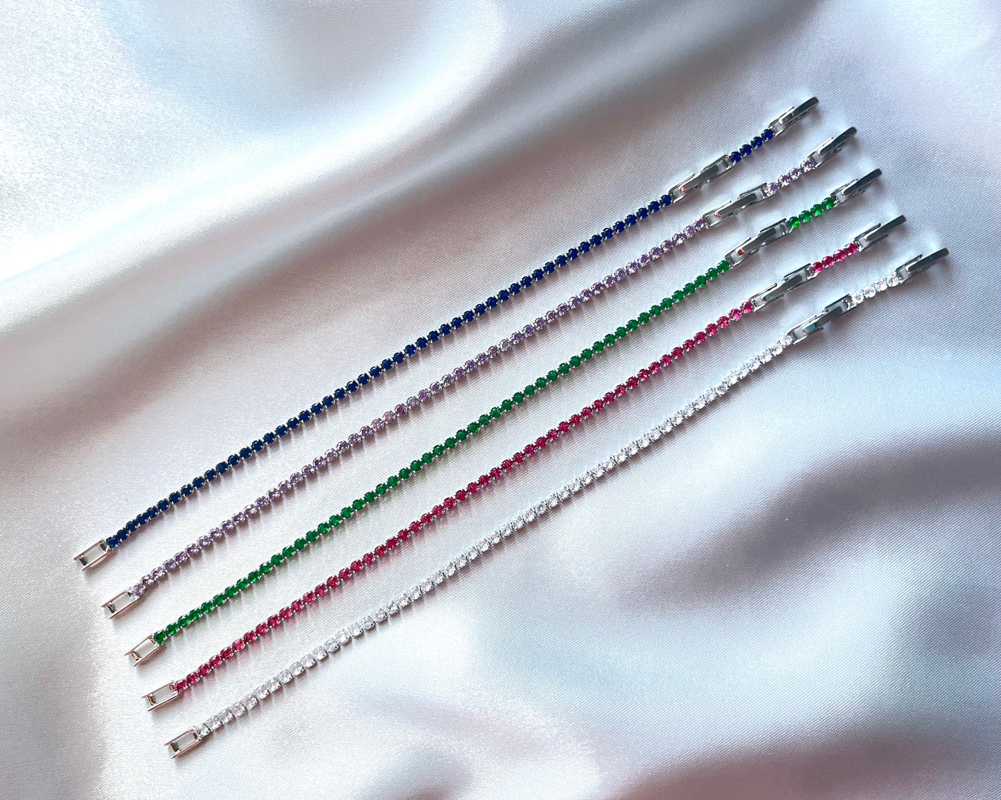 Bratara tennis argintie Thea cu cristale verzi Cubic Zirconia. Dimensiune reglabila Coollars