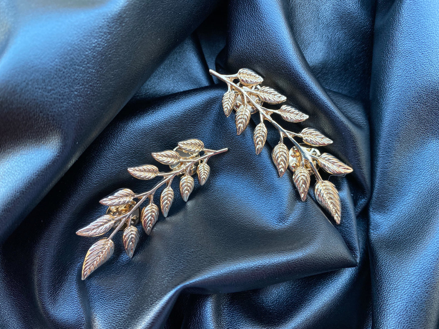 Pin Olivia auriu - 1 set (2 buc.)